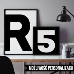 Litery, inicjały - plakat spersonalizowany , wymiary - 50cm x 70cm, kolor ramki - biały, kolorystyka - biała litera na czarnym tle, położenie - po lew