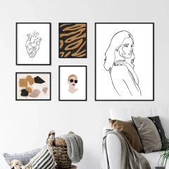 Galeryjka plakatów - fashion fusion , kolor ramki - biały, wymiary galerii - 60cm x 90cm (1 sztuka) + 40cm x 50cm (1 sztuka) + 30cm x 40cm (3 sztuki)