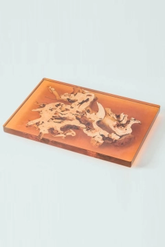 Stolik kawowy z bursztynową żywicą „Ambercrest” – klon