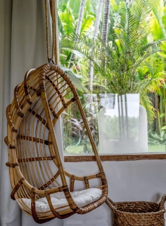 Rattanowy wiszący fotel Canggu I Monnarita