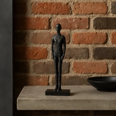 Figurka dekoracyjna Christiano S - Czarny | Monnarita