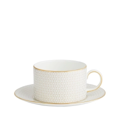       
                            Filiżanka ze spodkiem do herbaty biała Gio Gold Wedgwood
                        