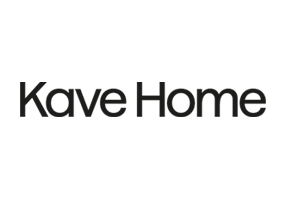 Logo W sklepie internetowym <a href="https://kavehome.com/pl/pl/?utm_affaid=mebleprzykawie&amp;utm_affbid=26682eca" target="_blank"><strong>Kave Home</strong></a> znajdziesz szeroki wybór produktów do salonu, jadalni, sypialni czy biura – od sof, stołów i krzeseł, po oświetlenie, dywany i dekoracje. Ciesz się tańszymi zakupami –<strong>&nbsp;5% taniej!</strong>