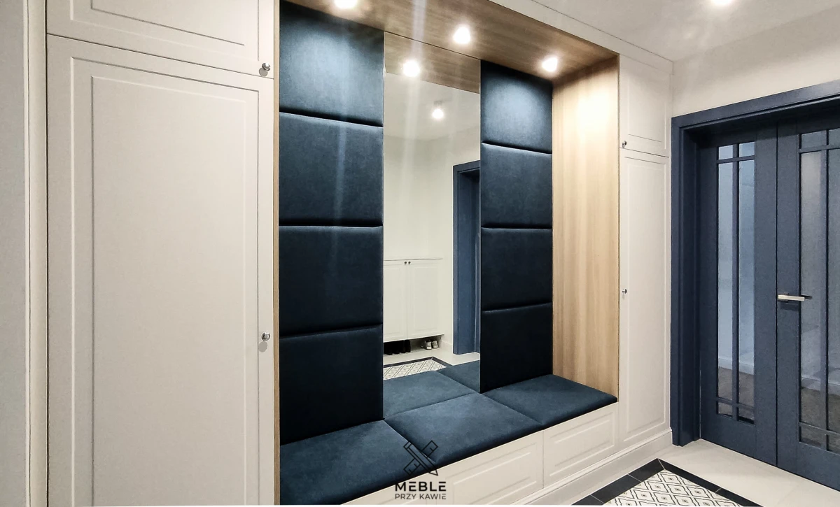 Przestronna szafa w wiatrołapie