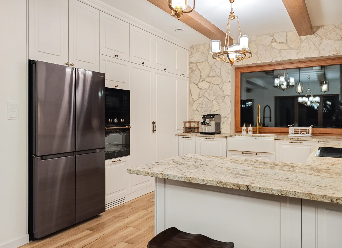 Kuchnia w stylu modern farmhouse