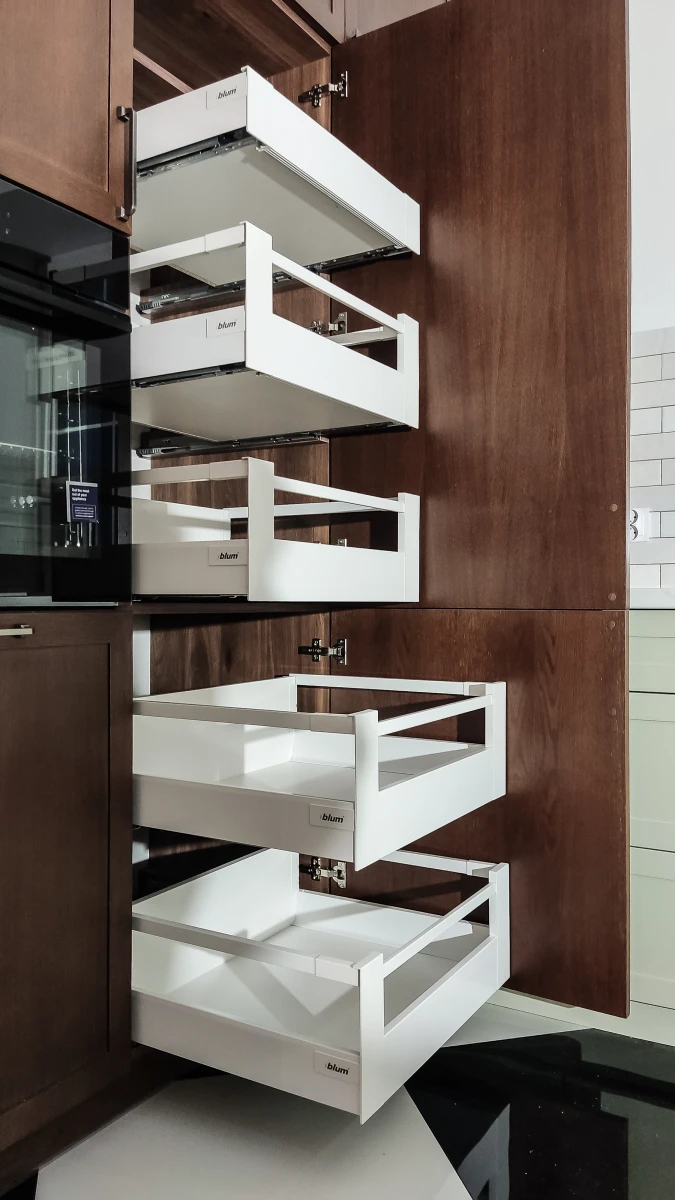 Przechowywanie w kuchni - szafa gospodarcza